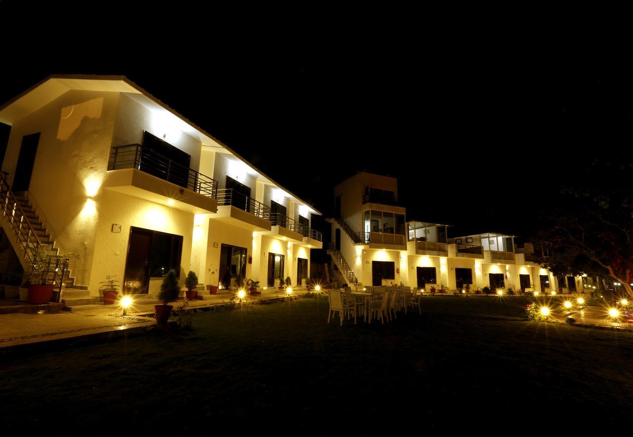 Ezzenza Mahayana Resort&Spa Risikés Kültér fotó