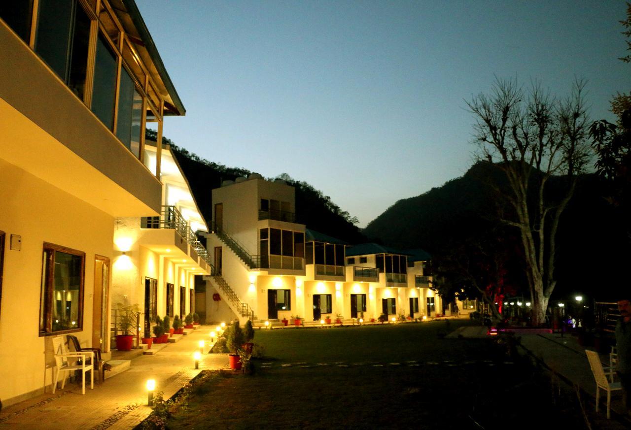 Ezzenza Mahayana Resort&Spa Risikés Kültér fotó